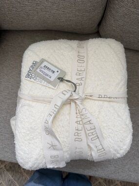 Barefoot Dreams Blanket scarf pearl color